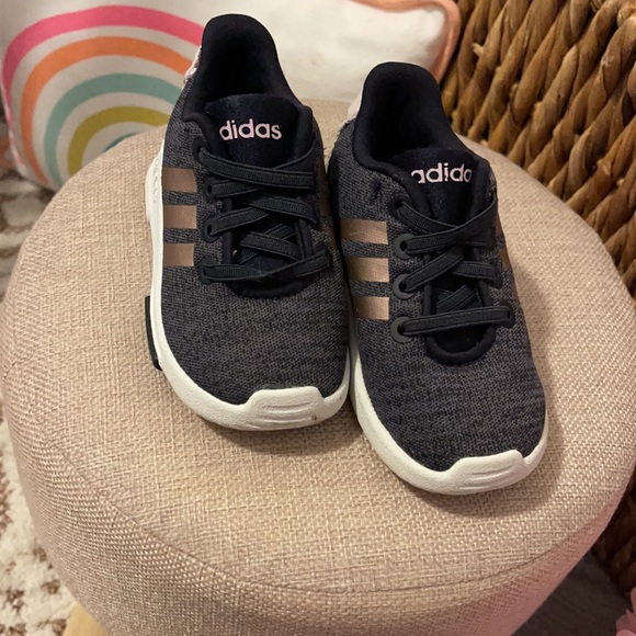 Adidas shoes - Picture 2 of 3